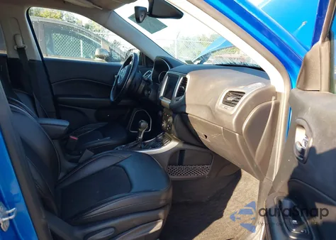 2018 Jeep Compass Latitude 4X4 z USA, uszkodzony, nr VIN 3C4NJDBB9JT314999